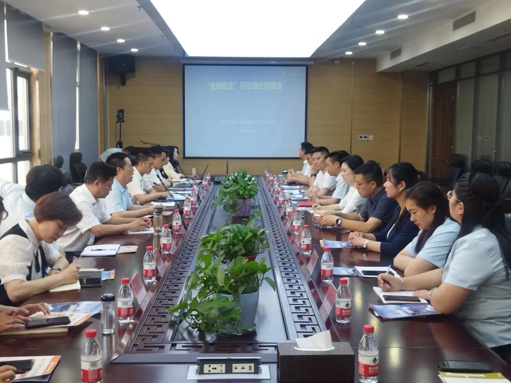 1687696520501400.jpg 青年4.jpg